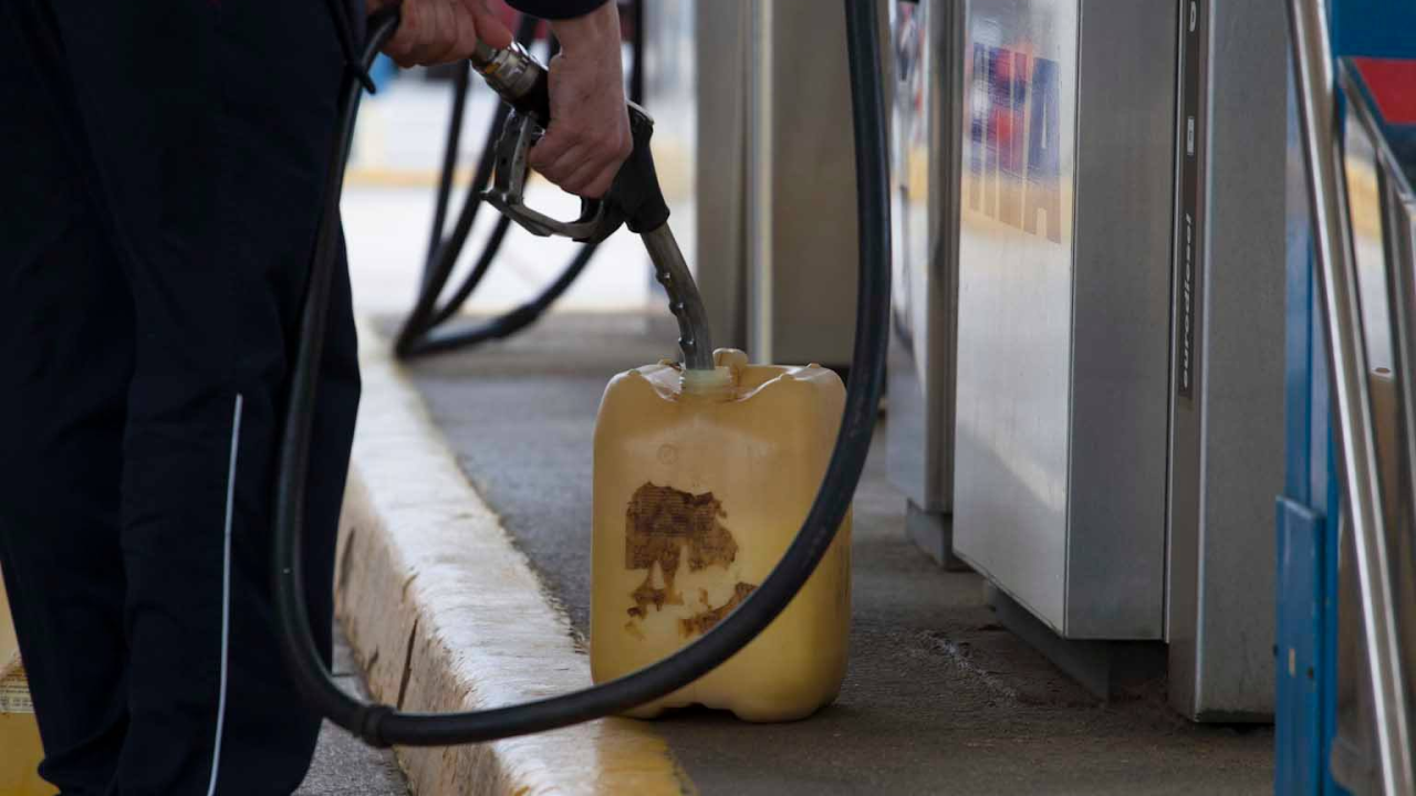 U Perkoviću provalio u dva radna stroja i ukrao više litara goriva