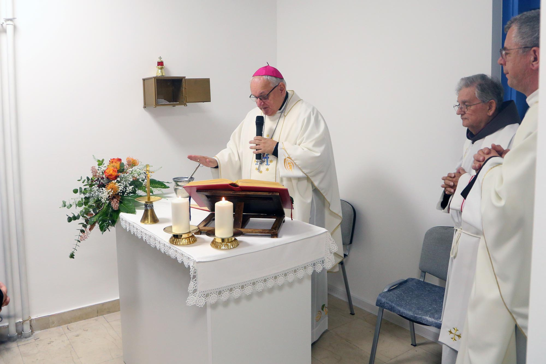 Biskup Rogić u Kninu blagoslovio novu bolničku kapelu