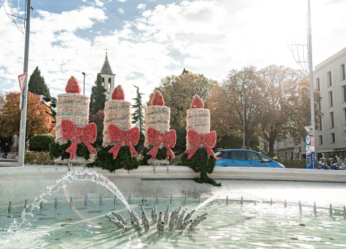 Sve je spremno za paljenje prve svijeće na adventskom vijencu na Poljani