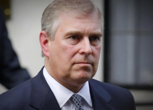 Nitko se nije nadao da će kralj Charles njemu poslati pozivnicu za božićnu zabavu