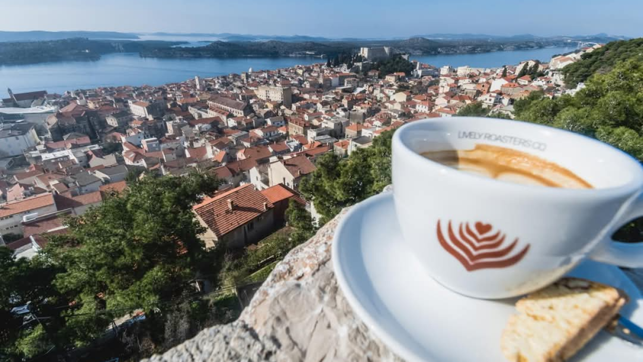 Jutarnja kava bez doručka? Evo zašto bi mogla raditi više štete nego koristi