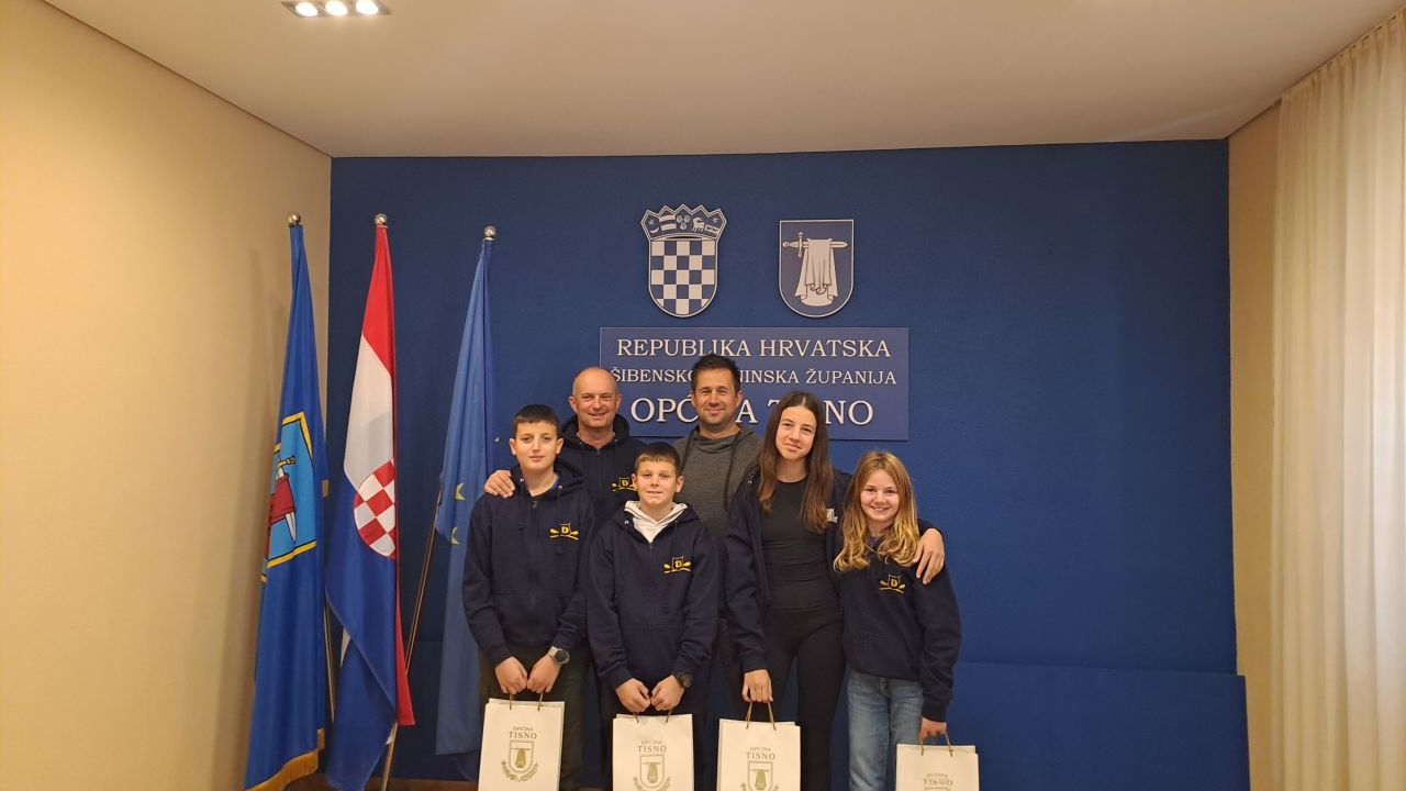 Načelnik Jareb primio članove Veslačkog kluba Tisno