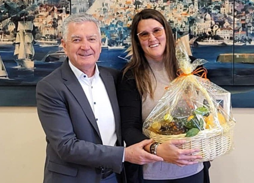 Kaprijani obradovali gradonačelnika Burića košarom punom otočnih proizvoda