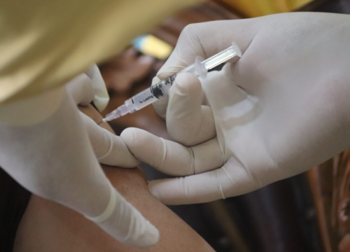 Ukinute kazne ljudima koji su se odbili cijepiti protiv covida-19