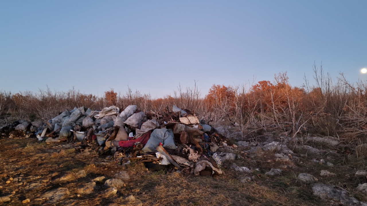 Od kade do školske torbe: Šibenski speleolozi i djelatnici NP Krka iz Jame Spaskraljica u dva dana izvadili hrpu otpada