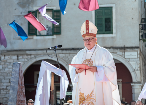 Božićna poruka šibenskog biskupa Tomislava Rogića
