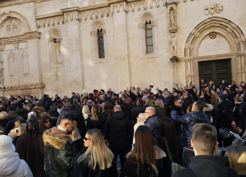 Bez podjela, bine i reflektora: Glazbenici uz brojne Šibenčane slave zajedništvo