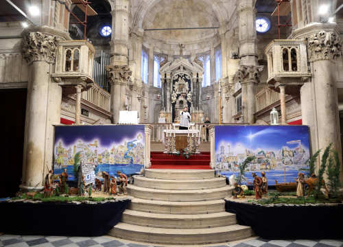 Šibensku katedralu krase jedinstvene božićne jaslice, djelo Branka Lovrića Caparina