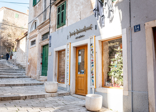 Galerija Juraj Dalmatinac: Provjerite bogatu ponudu i odlične akcije!