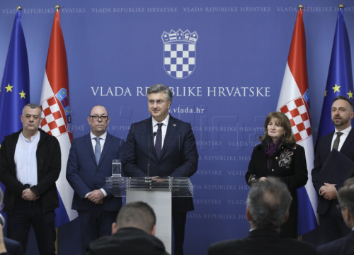 Rastu plaće u državnom i javnom sektoru