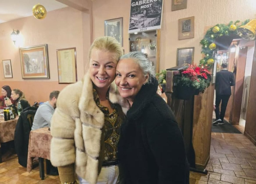 Mirjana Hrga pozirala s kolegicom. Mnogi je nisu prepoznali