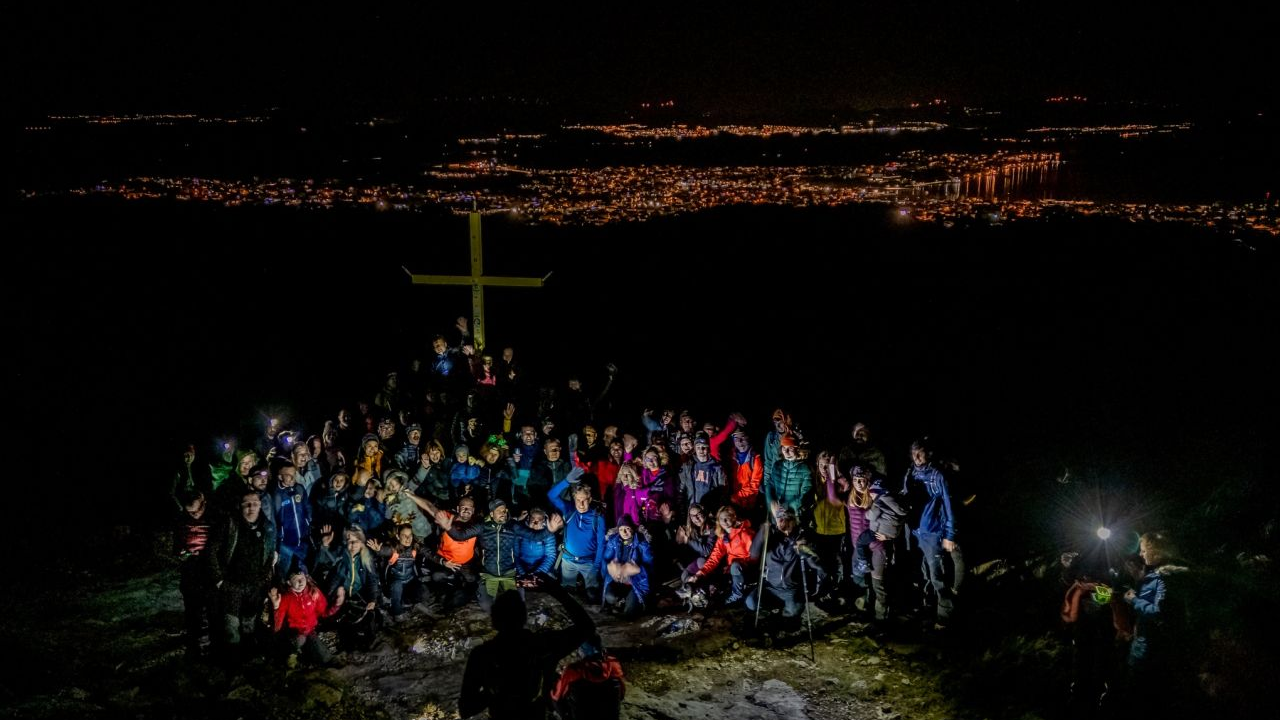 U režiji Vodiških piketaša održana noćna lagana planinarska šetnja po brdima