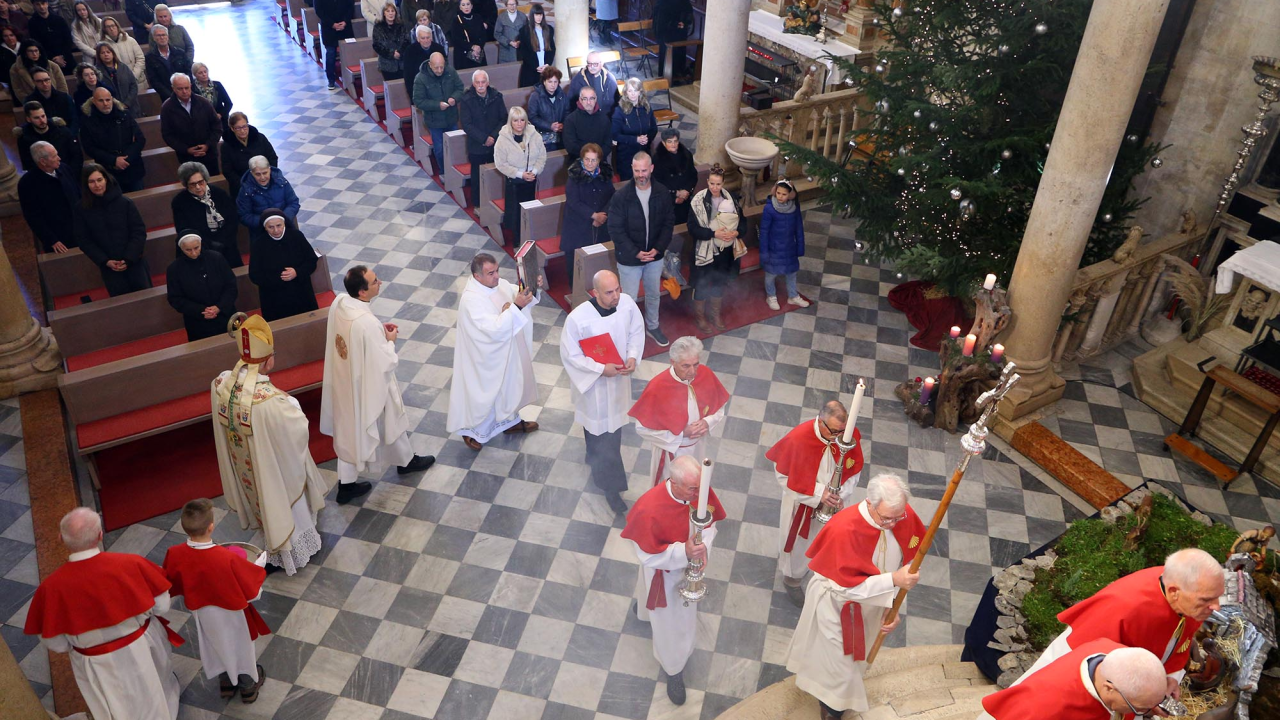 Šibenski biskup Tomislav Rogić predvodio novogodišnje svečano misno slavlje