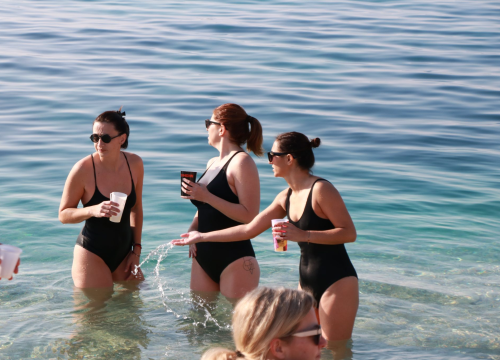 Fotografija 3 - Hrabri primoštenski kupači nastavili tradiciju novogodišnje banjade
