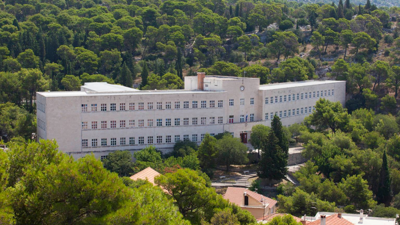 Od utorka novi protokol ulazaka i izlazaka iz škola, oglasili se i iz šibenske gimnazije