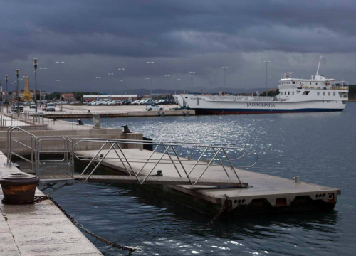 Zbog jakog vjetra trajekt i katamaran ne voze do Žirja