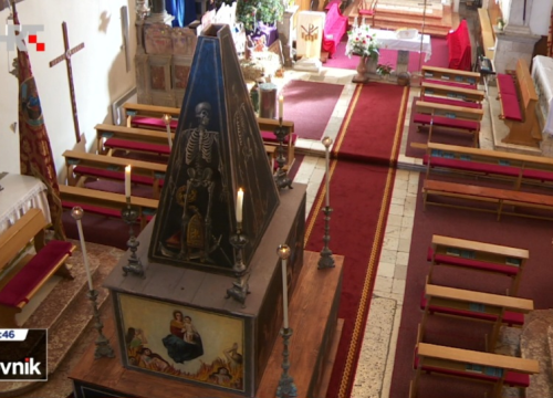 Obnovljen ponos Tisnog, četiri metra visoka sakralna piramida katafalk