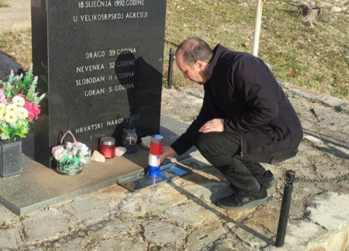 Grad Knin odao počast obitelji Čengić: 'Sjećanje na tragične žrtve zajednička je odgovornost'