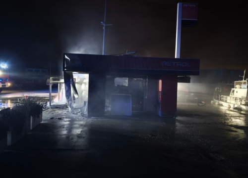 Noćas je izgorila benzinska pumpa u marini u Tribunju