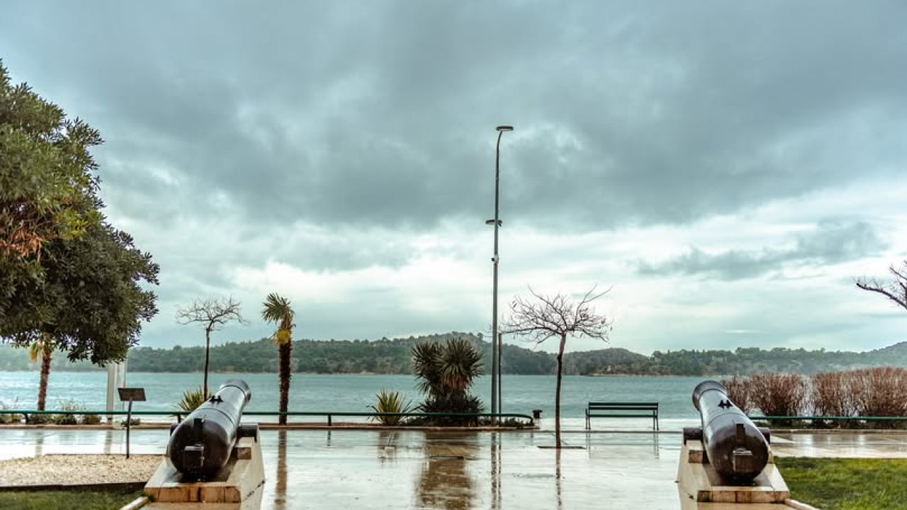 Ujutro kiša, poslijepodne prestanak oborina i razvedravanje