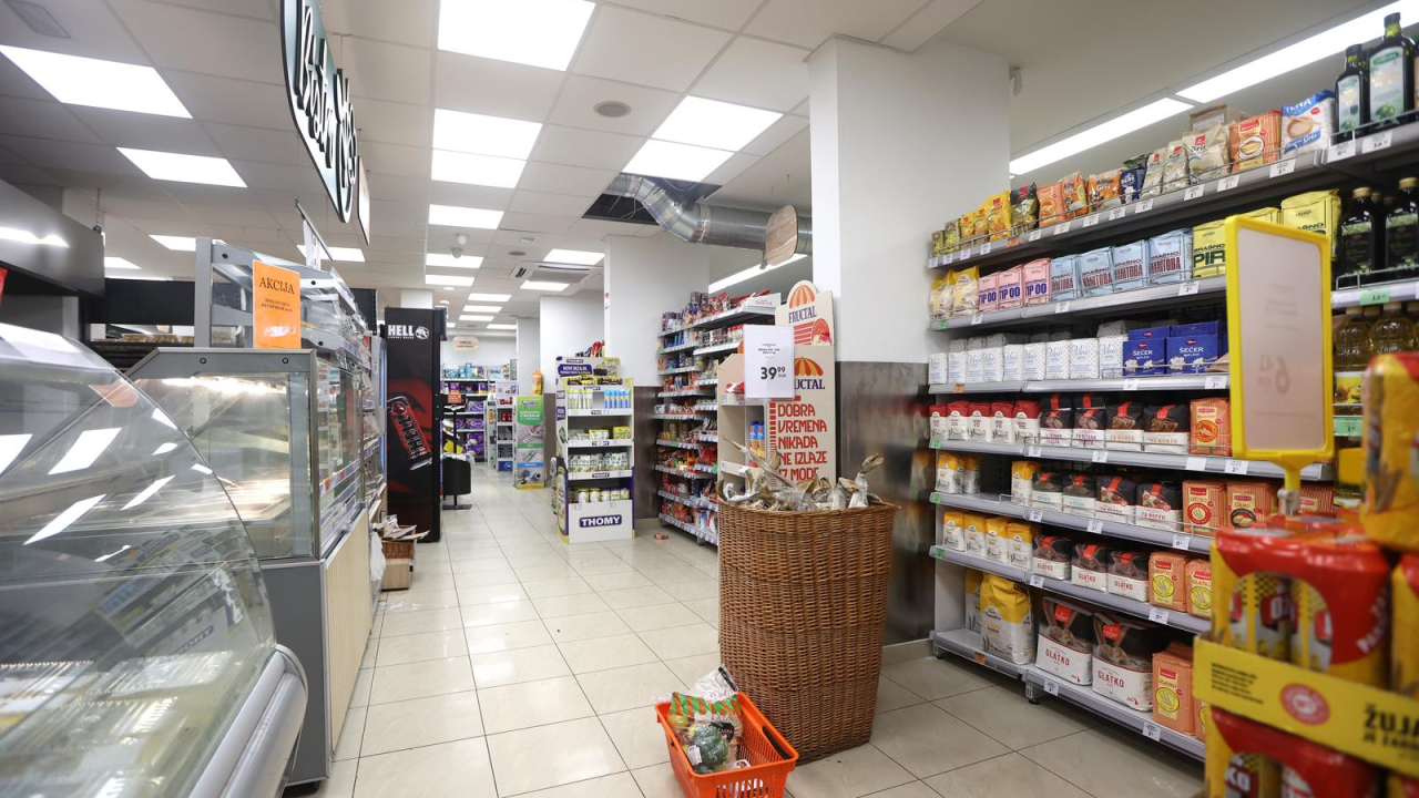 Šibenčani danas ne 'peglaju kartice': Promet je drastično manji, ali jučer su zato nakupovali kao da je apokalipsa