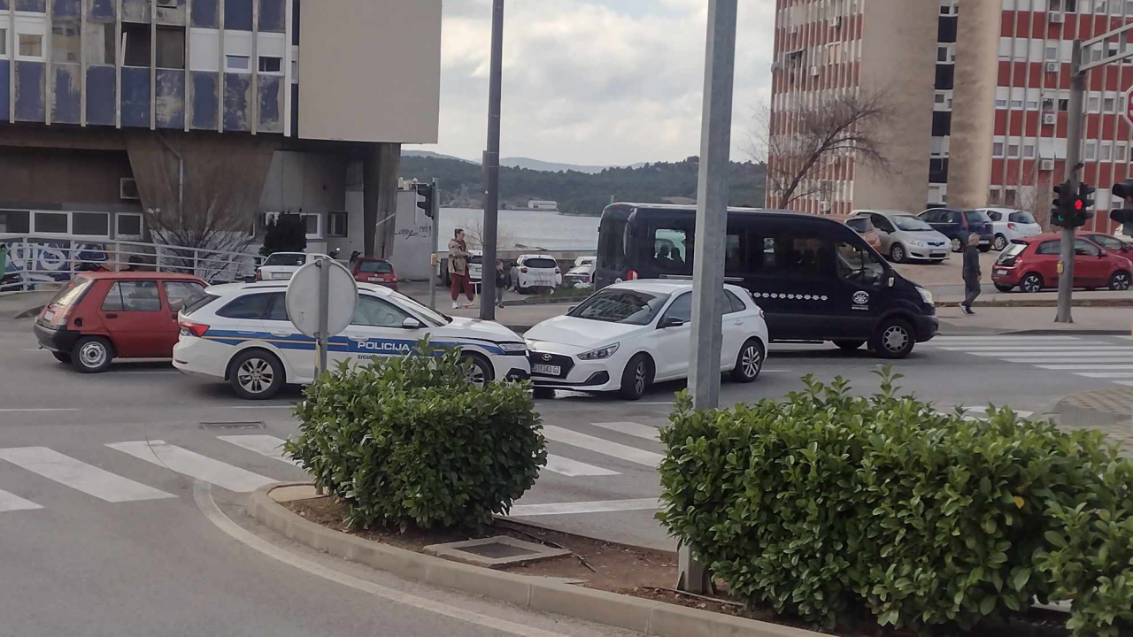 Prometna nesreća na Baldekinu: Sudar policijskog i osobnog automobila
