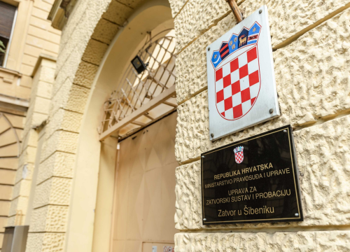 Policija kod Knina uhvatila 25-godišnjeg Nijemca. Krijumčario je migrante