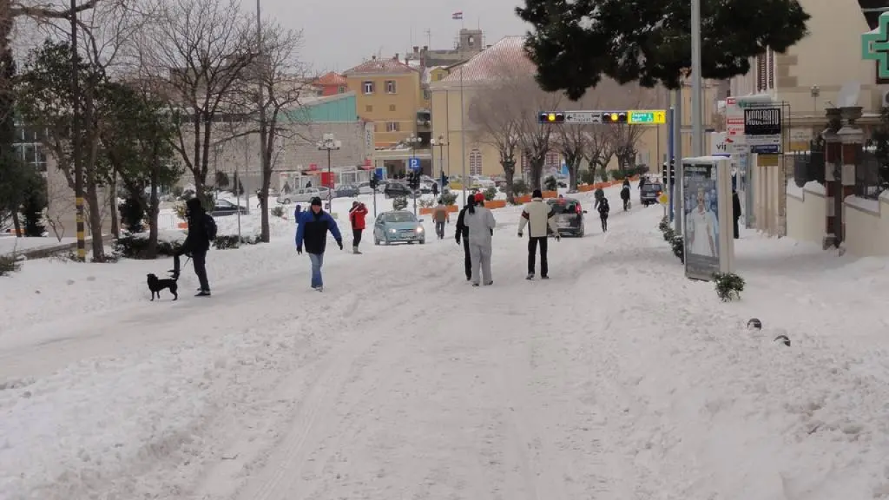 Šibenik je na današnji dan prije 13 godina bio potpuno zatrpan snijegom