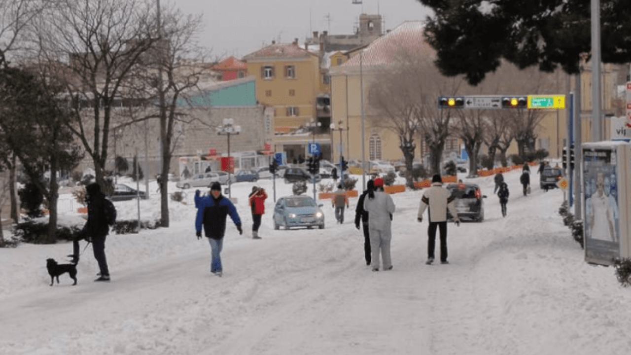 Šibenik je na današnji dan prije 13 godina bio potpuno zatrpan snijegom