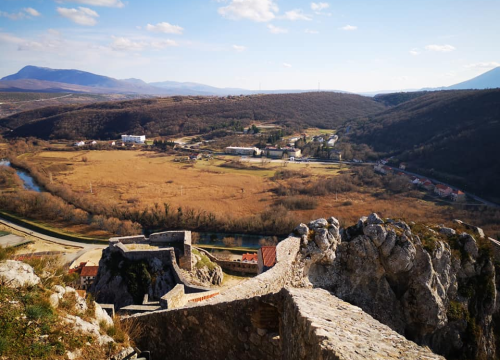 Muškarcu u Kninu ukraden električni pastir