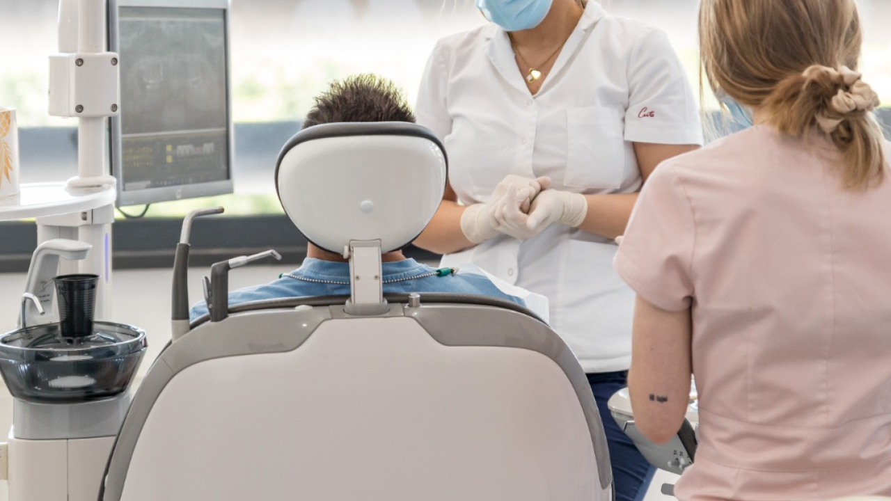 Saznajte sve o prozirnim aparatićima na Danima otvorenih vrata Dental centra Dubravica!