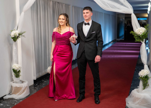 Fotografija 17 - FOTOGALERIJA Zavirite na spektakularni Maturalni ples Ekonomske škole (1)