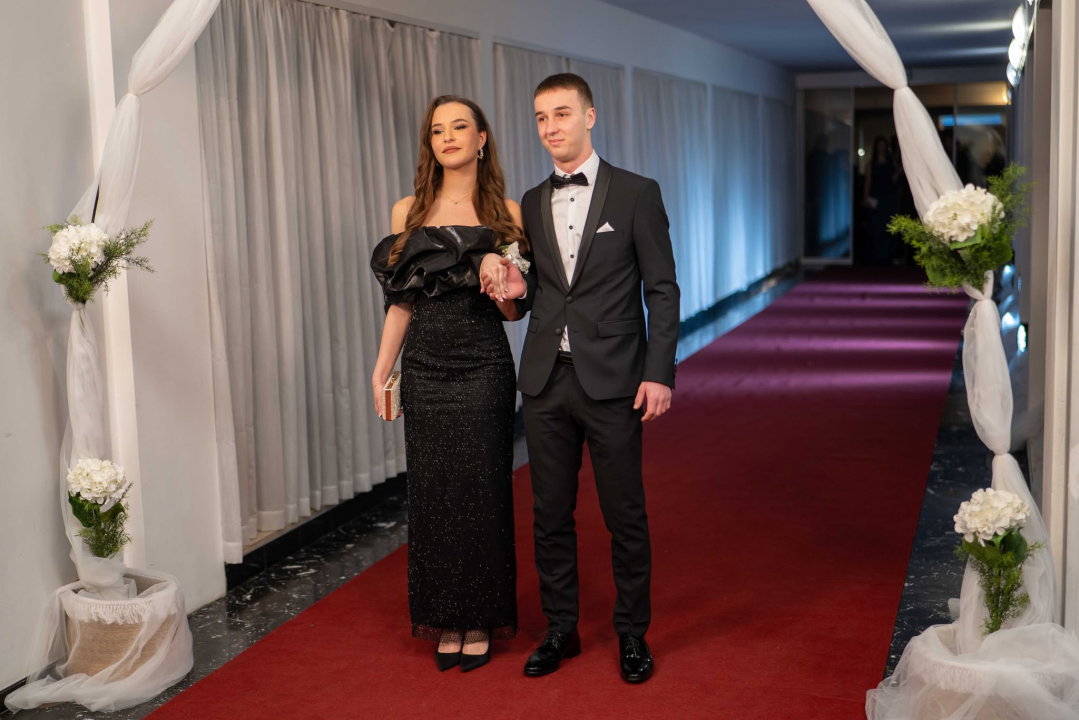 FOTOGALERIJA Zavirite na spektakularni Maturalni ples Ekonomske škole (2)