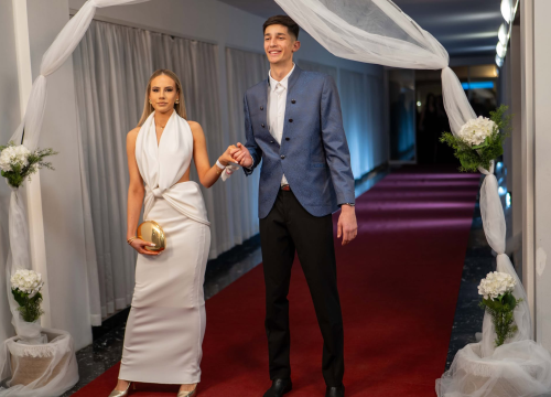 Fotografija 12 - FOTOGALERIJA Zavirite na spektakularni Maturalni ples Ekonomske škole (1)