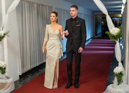 Fotografija 16 - FOTOGALERIJA Zavirite na spektakularni Maturalni ples Ekonomske škole (2)