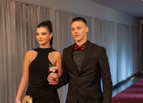 Fotografija 34 - FOTOGALERIJA Zavirite na spektakularni Maturalni ples Ekonomske škole (1)