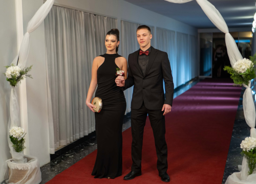 Fotografija 3 - FOTOGALERIJA Zavirite na spektakularni Maturalni ples Ekonomske škole (2)