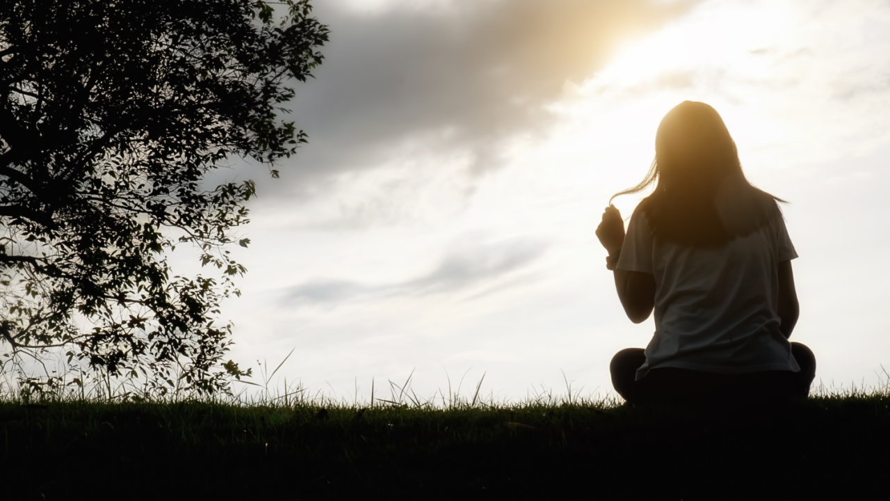 Ljudi koji su imali nesretno djetinjstvo često pokazuju tri ponašanja