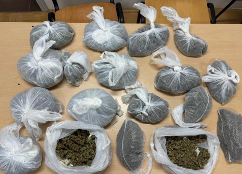 Pretragom kuće na području Šibenika policija pronašla više od 2 kilograma marihuane