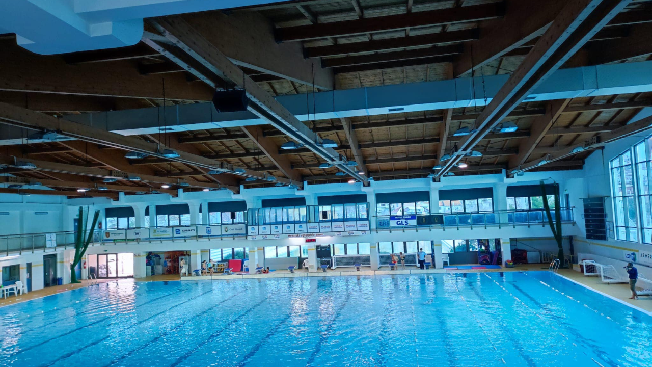 Počela škola plivanja za 70 drniških predškolaca i učenika