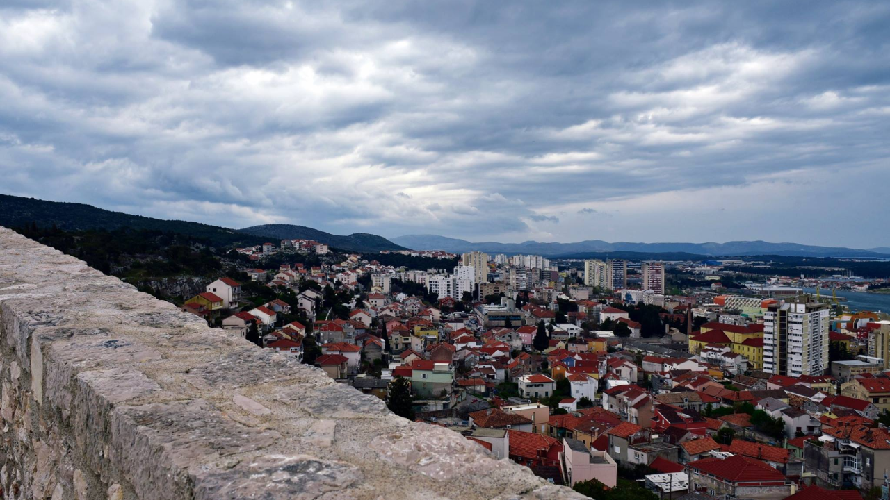 Oblačno s temperaturom do 25 stupnjeva