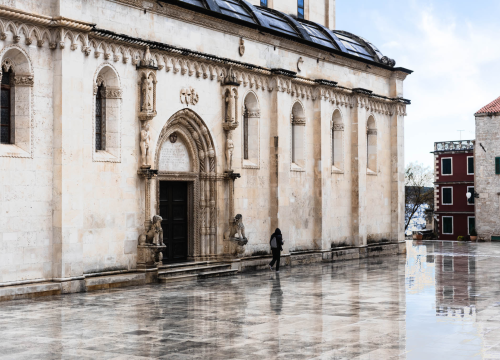 Početak tjedna oblačan uz kišu i pljuskove