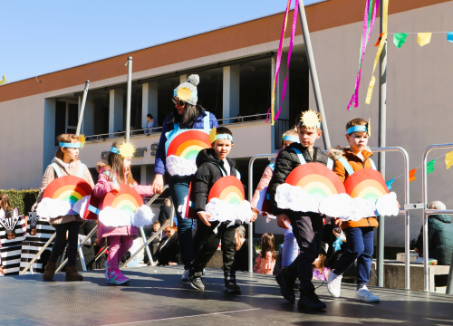 Fotografija 13 - Vesela atmosfera: Velikoj maškaranoj povorci u Kninu pridružili se svi uzrasti