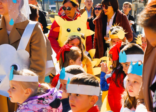 Fotografija 7 - Vesela atmosfera: Velikoj maškaranoj povorci u Kninu pridružili se svi uzrasti