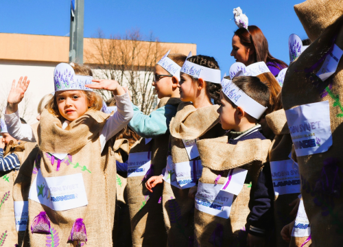 Fotografija 21 - Vesela atmosfera: Velikoj maškaranoj povorci u Kninu pridružili se svi uzrasti
