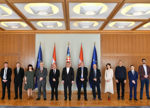 Fotografija 1 - Predsjednik Milanović primio autore Zbornika Kralj Zvonimir