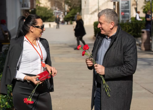 Šibenski SDP-ovci obilježili Dan žena podjelom karanfila