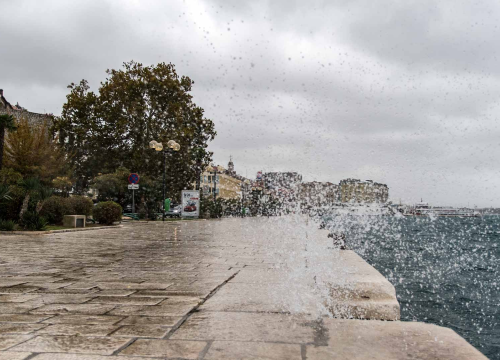 Četvrtak oblačan i kišovit, jugo ne posustaje