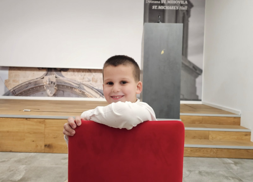 Andrija ima tek osam godina, a u Šibeniku je otvorio svoju prvu izložbu: 'Slikam od četvrte godine'