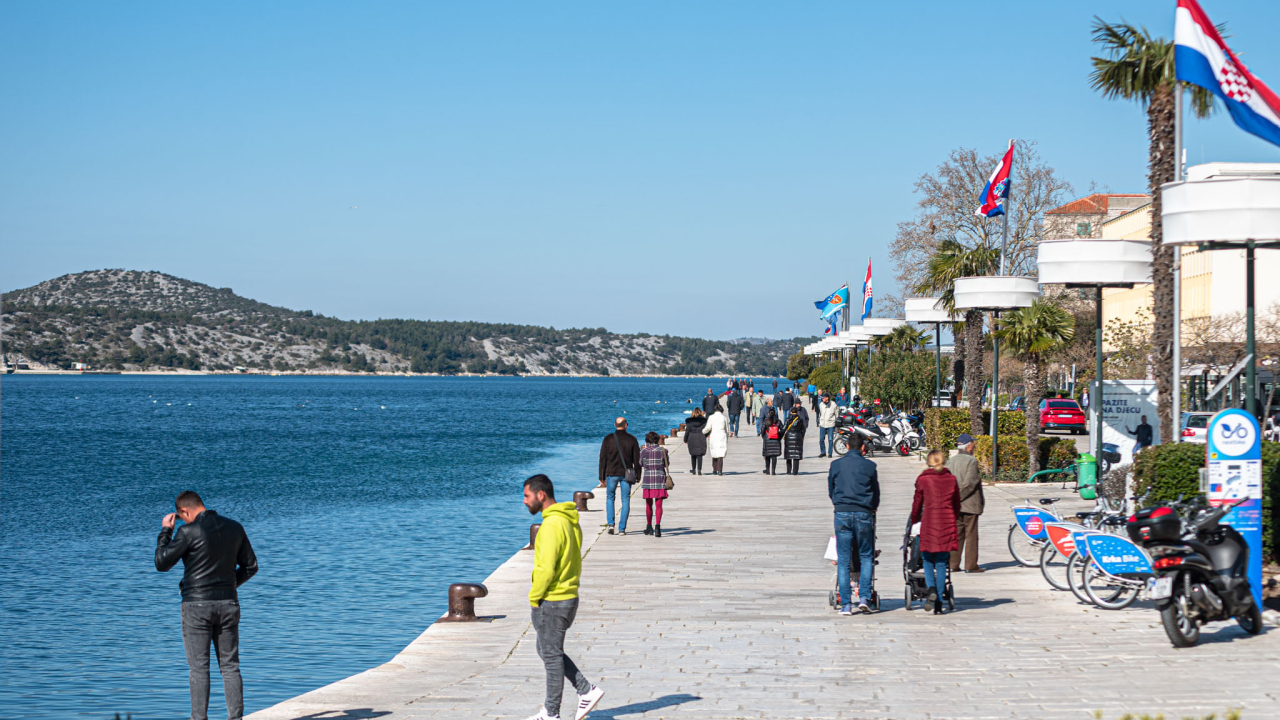Sunčano i prohladno, najviša temperatura do 12 stupnjeva
